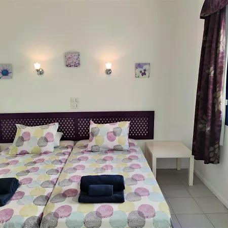 Modern Poolside Apartment, Peaceful Atalaya Complex Central Puerto Del Carmen 蒂亚斯